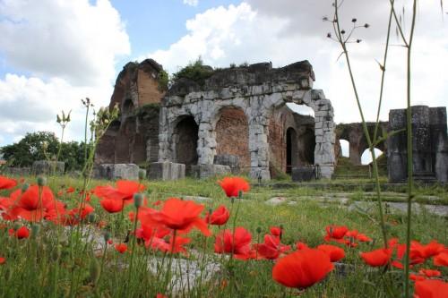 http://solferino28.corriere.it/files/2013/06/anfiteatro-santa-maria-capua-vetere-500x333.jpg