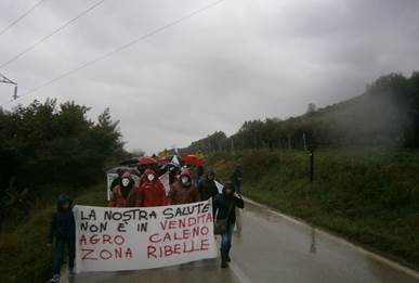 Calvi Risorta: GRANDE SUCCESSO IL CORTEO ALLA CAVA FABBRESSA, I CITTADINI SI RIBELLANO 