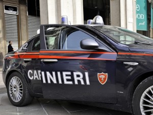 Descrizione: Descrizione: http://www.caleno24ore.it/wordpress/wp-content/uploads/2012/07/Auto_dei_Carabinieri-300x225.jpg