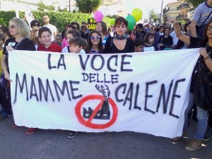 Descrizione: http://www.caleno24ore.it/wordpress/wp-content/uploads/2013/10/mamme-calene-no-biomasse-300x225.jpg