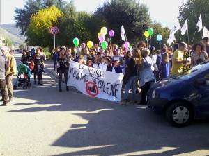 http://www.caleno24ore.it/wordpress/wp-content/uploads/2013/10/corteo-no-biomasse-300x225.jpg