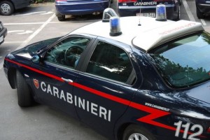 Rocchetta e Croce, litiga con il vicino e gli spara: arrestato 23enne