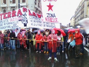 http://www.caleno24ore.it/wordpress/wp-content/uploads/2013/11/zona-ribelle-no-centrale-biomasse-300x225.jpg