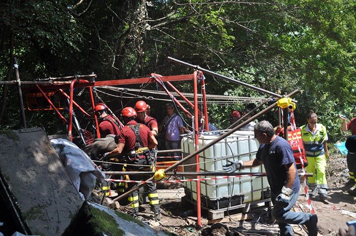 Descrizione: I Vigili del Fuoco in azione sul sito