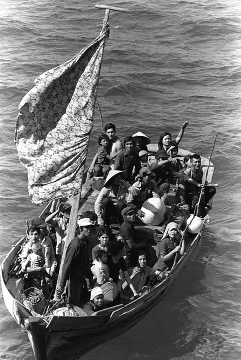 https://www.termometropolitico.it/newmedia/2019/09/35_Vietnamese_boat_people_2-687x1024.jpg